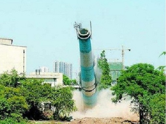 烟囱拆除公司在爆破拆除施工时要注意什么？
