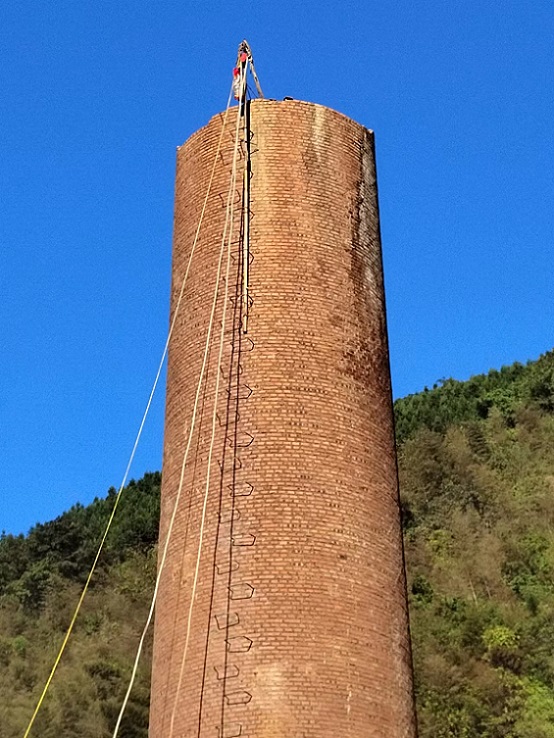 武汉烟囱拆除公司展现实力:技术雄厚,安全无忧